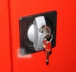 Armoire produits d'entretien ou vestiaire - rouge et noire Armoire produits d'entretien ou vestiaire - rouge et noire