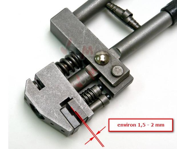 Pince à soyer et à poinçonner - D18534 - Outillage - Fournitures