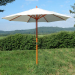 Parasol en bois blanc-beige d´une envergure de 2,80 m