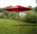 Parasol en bois bordeaux d´une envergure de 2,70 m